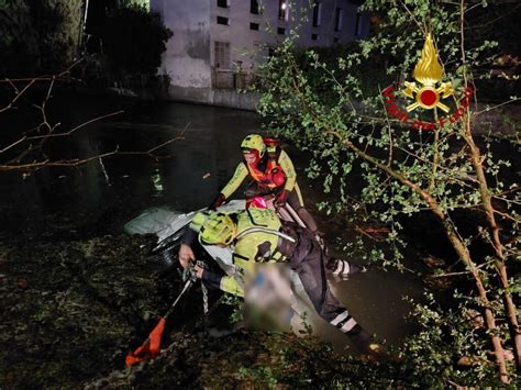 Incidente mortale a Porcia. Auto finisce dentro il lago. Morto un。